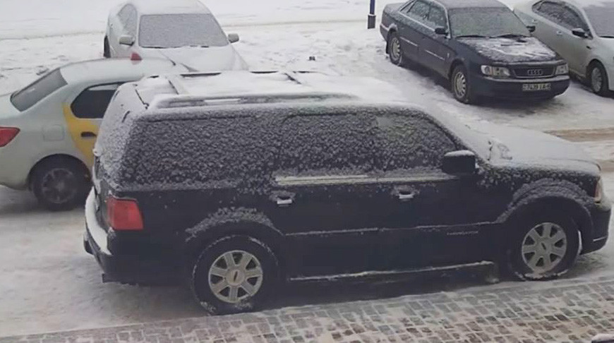 Водитель такси в Могилеве повредил чужое авто и уехал с места ДТП. Видео
