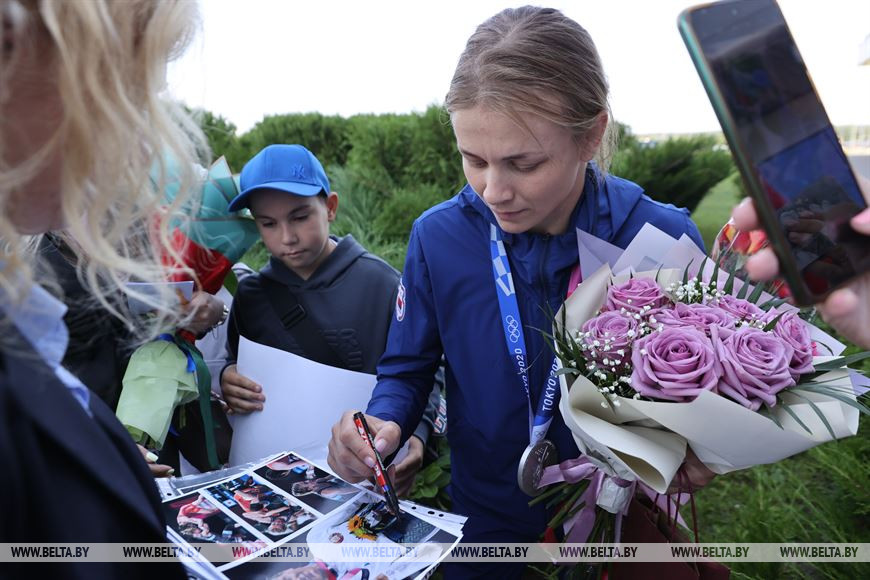 В Минске встретили белорусских борцов, призеров Олимпиады. Фото