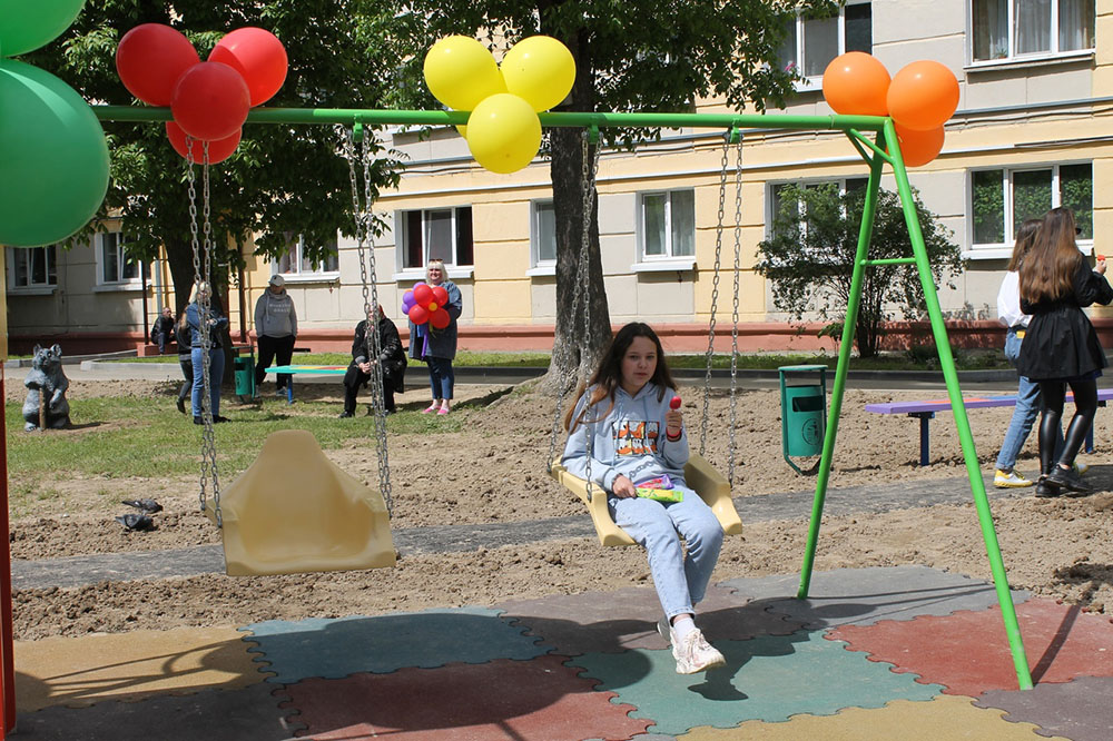 Новую детскую площадку открыли в Могилеве. Фото