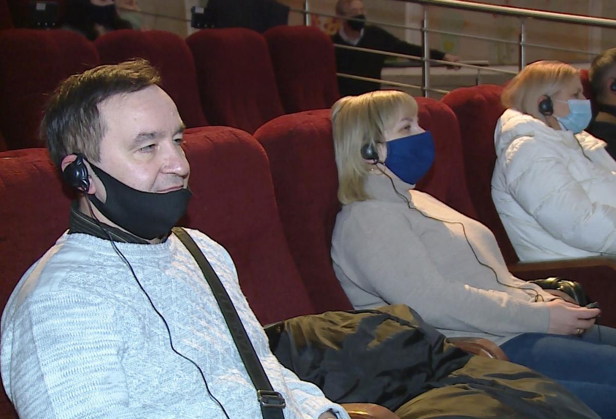 В могилевском кинотеатре «Родина» доступно кино для людей с нарушениями зрения и слуха. Видео