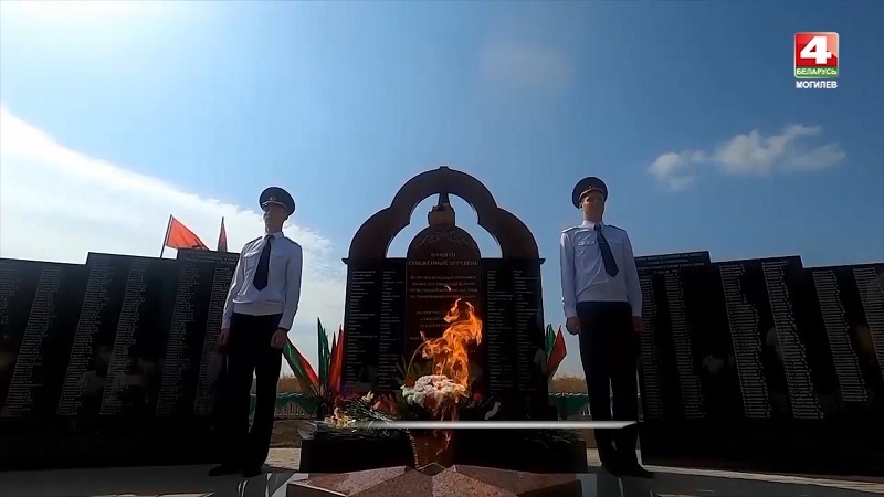 Памятный знак сожженным деревням открыли в Быховском районе. Видео