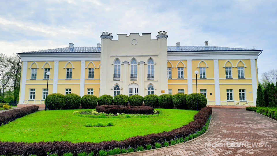 Кричевский дворец князь Потемкин строил для примирения с императрицей, а вышло все по-другому. Фото