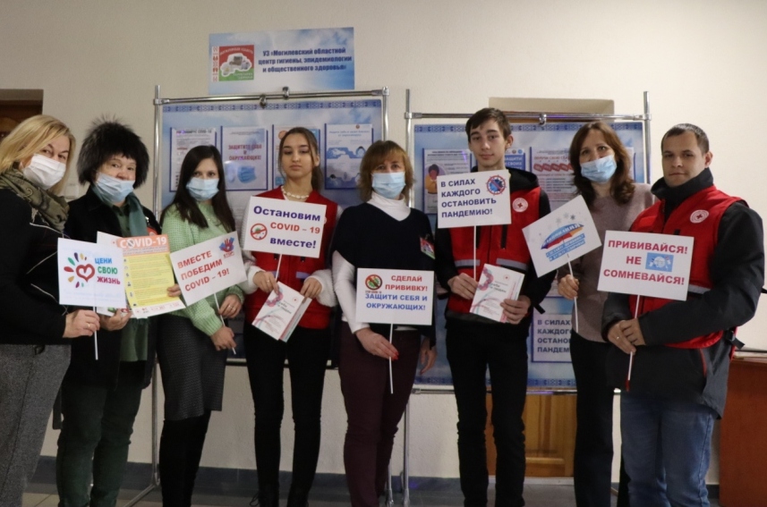 Акцию «#ОсиповичиПРИВИВАЮТСЯ» провели в райцентре. Фото