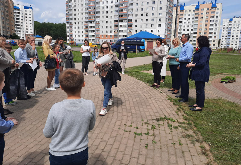 Жители микрорайона Спутник присоединились к акции «Дарим радость!»