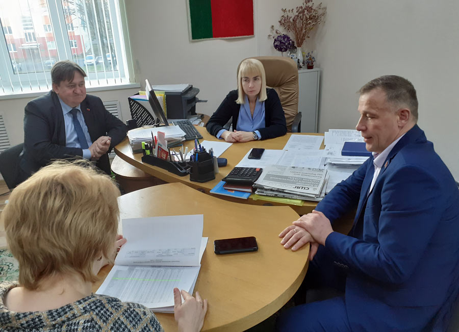 Депутат Палаты представителей Национального собрания Республики Беларусь Светлана Шутова  встретилась с трудовыми коллективами  Кличевского района