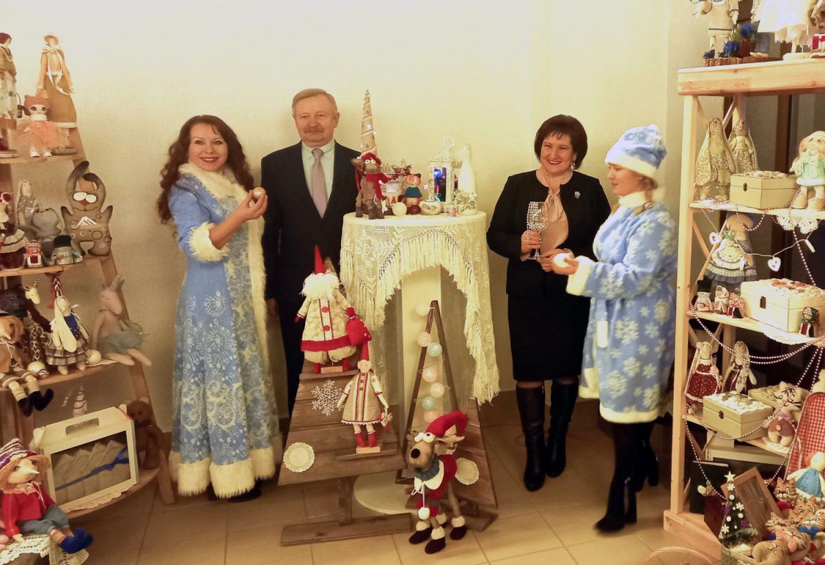 Предновогодняя выставка-продажа прошла в Могилевском облисполкоме