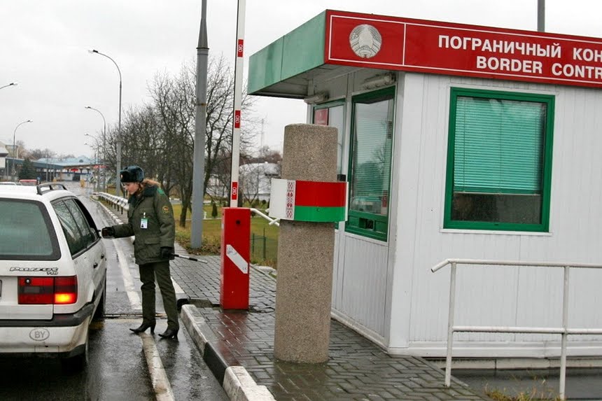 Областным Советам депутатов разрешили вводить местный сбор при выезде из страны