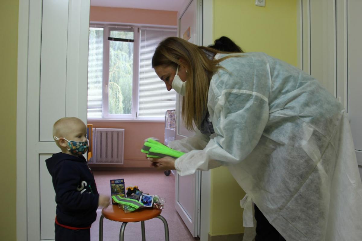 Неделя добрых дел: могилевский Союз женщин МВД посетил с подарками детскую больницу