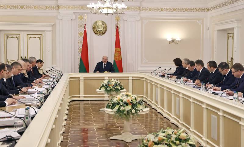 Инвестпрограмму на 2021 год и ряд значимых проектов обсудил глава государства на совещании с Правительством