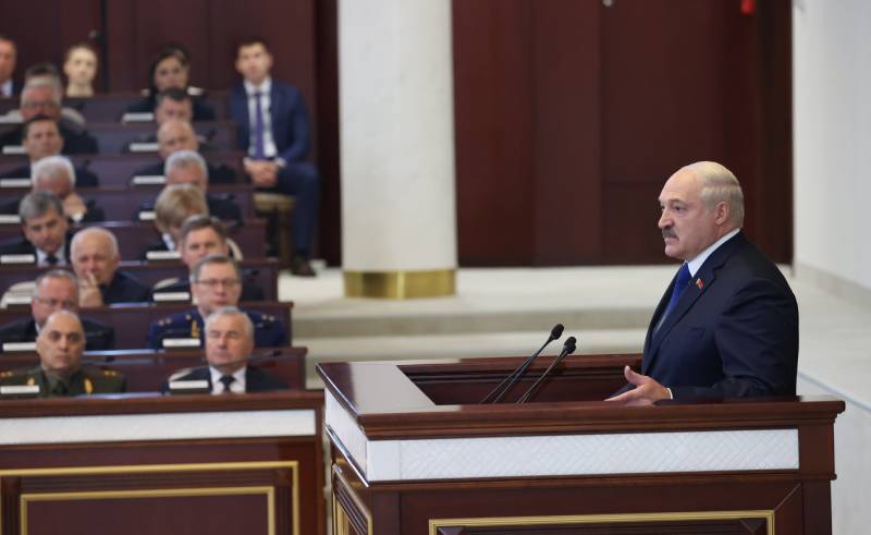 Президент встретился с парламентариями, членами Конституционной комиссии и представителями органов государственного управления