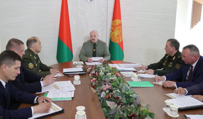 Лукашенко: только всенародная оборона способна дать настоящий отпор противникам