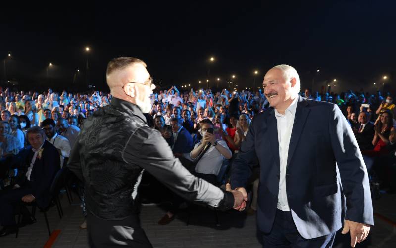 Гала-концерт "Песнi маёй краiны" прошел в Александрии и завершился грандиозным салютом