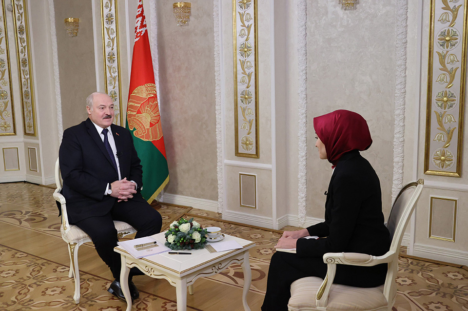 Санкции, стена на границе, беженцы и союз с Россией. Раскрыты подробности интервью Александра Лукашенко турецкому телеканалу