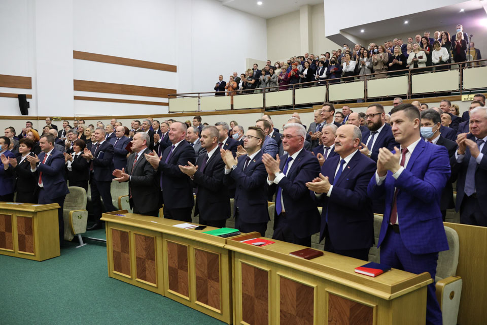Могилевский облсовет утвердил в должности председателя облисполкома Анатолия Исаченко