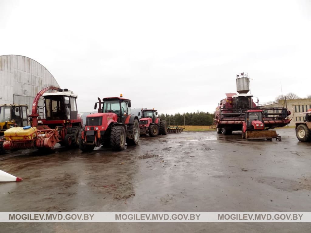 Механизатор в Мстиславском районе похитил аккумуляторы с сельхозтехники на 1800 рублей
