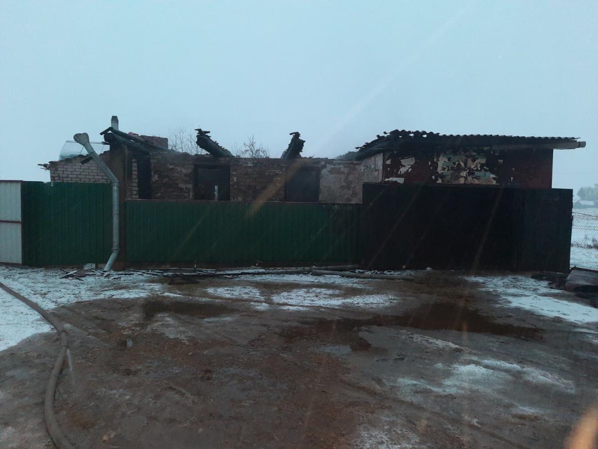 Пожар оставил без крыши над головой многодетную семью в Шкловском районе