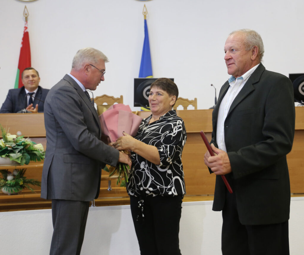 В Круглом поздравили родителей серебряного призера Олимпиады Ирины Курочкиной