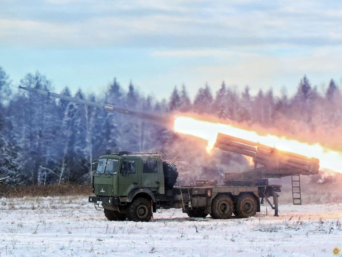 На осиповичском полигоне проходят испытания модернизированной РСЗО "Ураган"