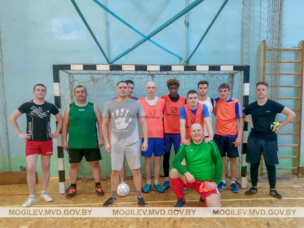 Турнир по мини-футболу провели правоохранители с учащимися колледжа в рамках «Безопасных каникул»