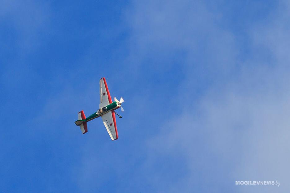 Самолеты Могилевского аэроклуба ДОСААФ в небе над Александрией выполнят фигуры высшего пилотажа