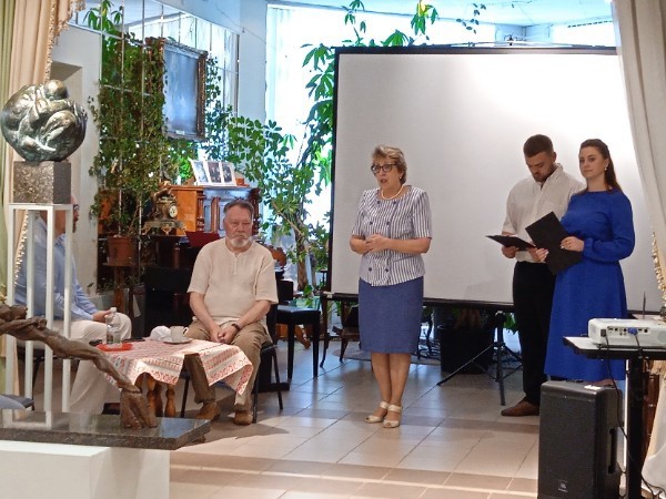 Встреча с известным белорусским скульптором Анатолием Артимовичем прошла в Кличевском краеведческом музее