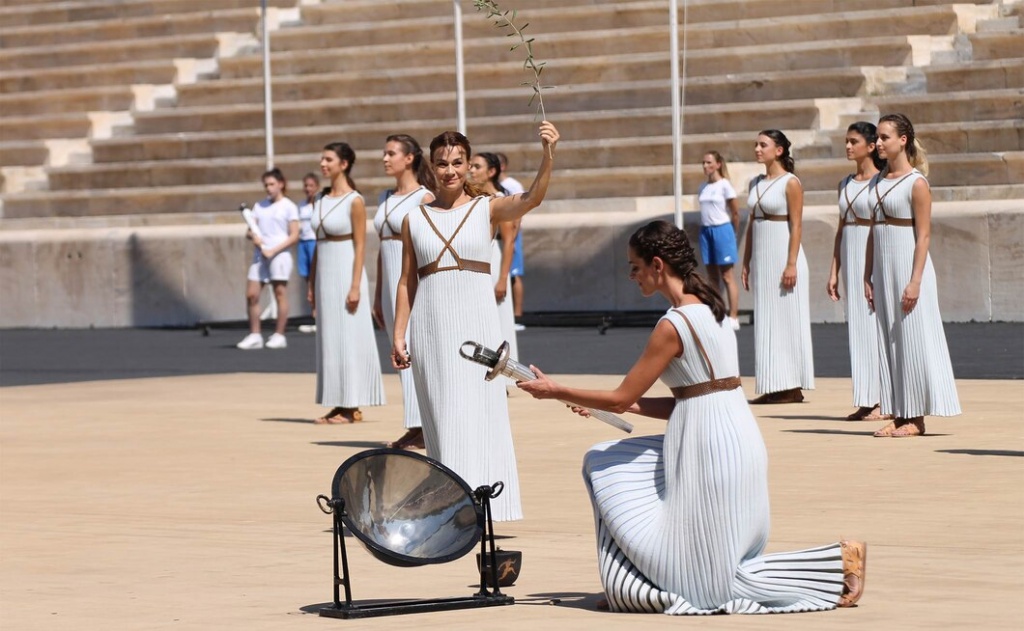 В Древней Олимпии состоялась церемония зажжения олимпийского огня зимних Игр 2022 года в Пекине