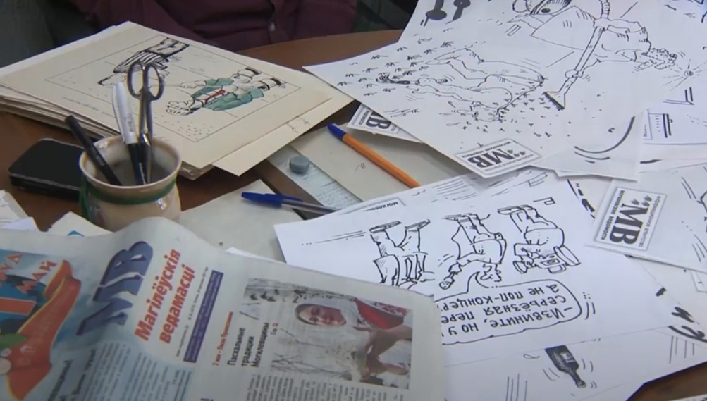 Журналист ИА «Могилевские ведомости» Евгений Булова 45 лет рисует карикатуры. Видео