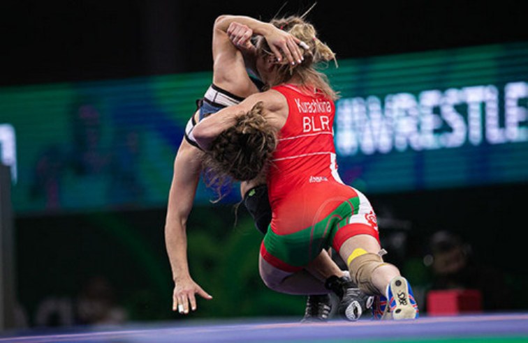 Ирина Курочкина завоевала «золото» на ЧЕ по женской борьбе