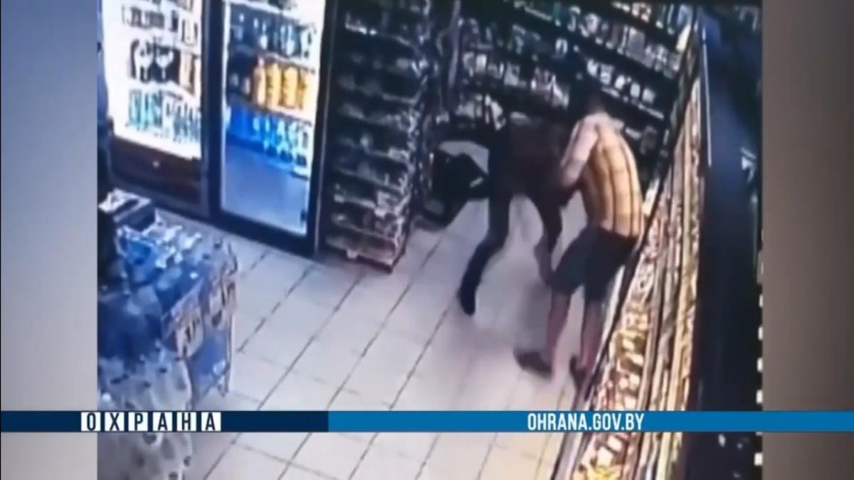 В Могилёве покупатель набросился на другого из-за внешней неприязни