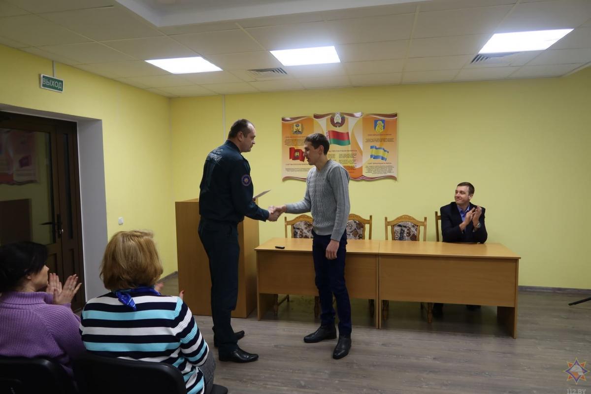 Жителя Белыничского района наградили за спасение пенсионерки на пожаре
