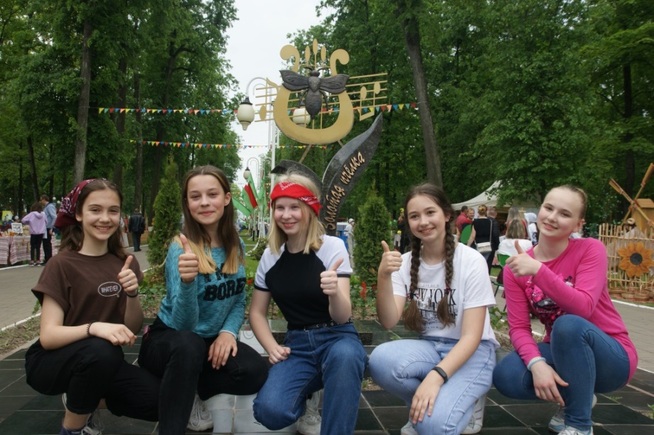 Фестиваль "Золотая пчёлка" проходит в Климовичах. Фото