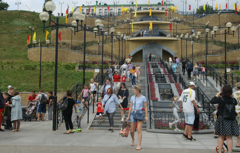 Детский праздник «Улыбнись, планета!!! В Могилеве – лето!» проходит в парке Подниколья. Фото