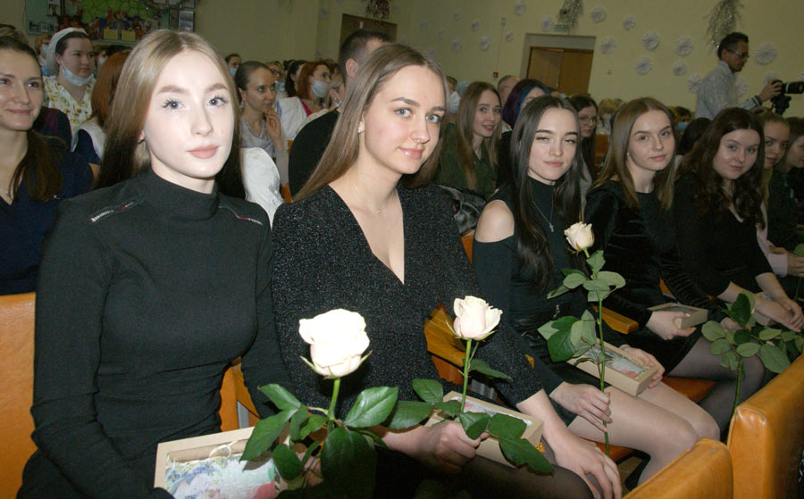 В Могилевской областной детской больнице молодых специалистов торжественно посвятили в профессию. Фото