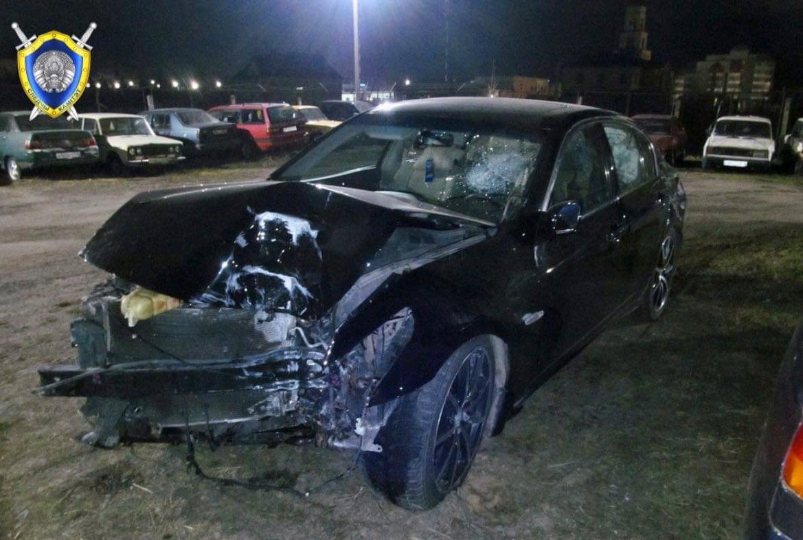 В Могилеве мужчина угнал Infiniti и совершил ДТП - автомобиль восстановлению не подлежит