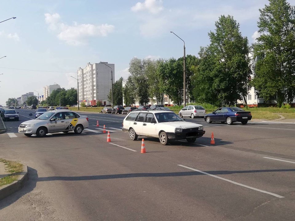 Легковушка сбила подростка на пешеходном переходе в Бобруйском районе