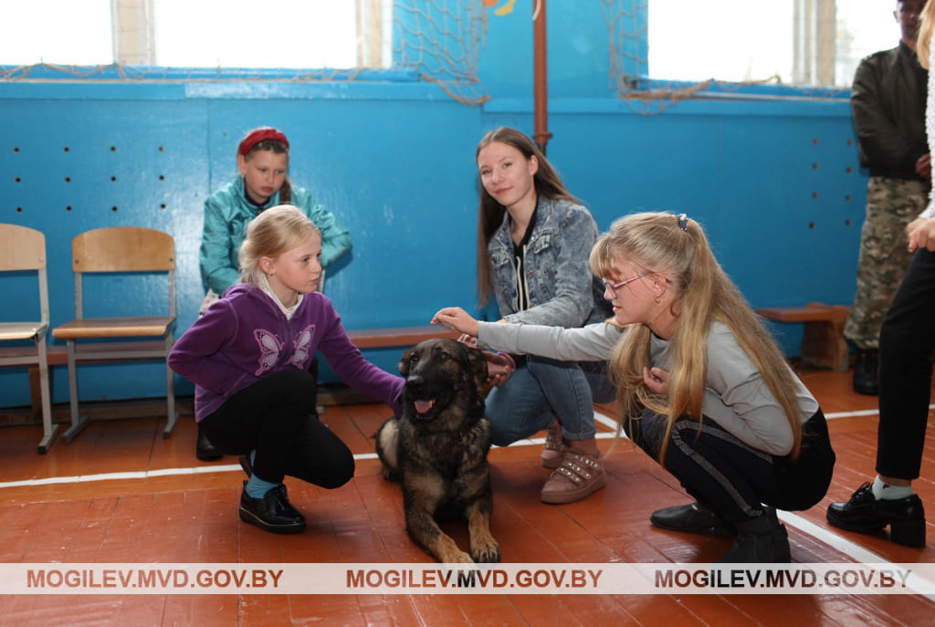 Акцию для школьников Костюковичского района организовали военнослужащие