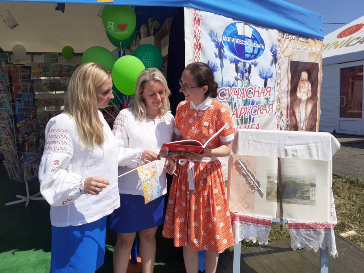 Тематическая площадка  «Праздник книги» работает в Александрии