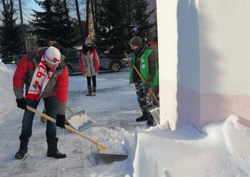 Челлендж «Уберем снег вместе» прошел на территории Дома ребенка Могилева