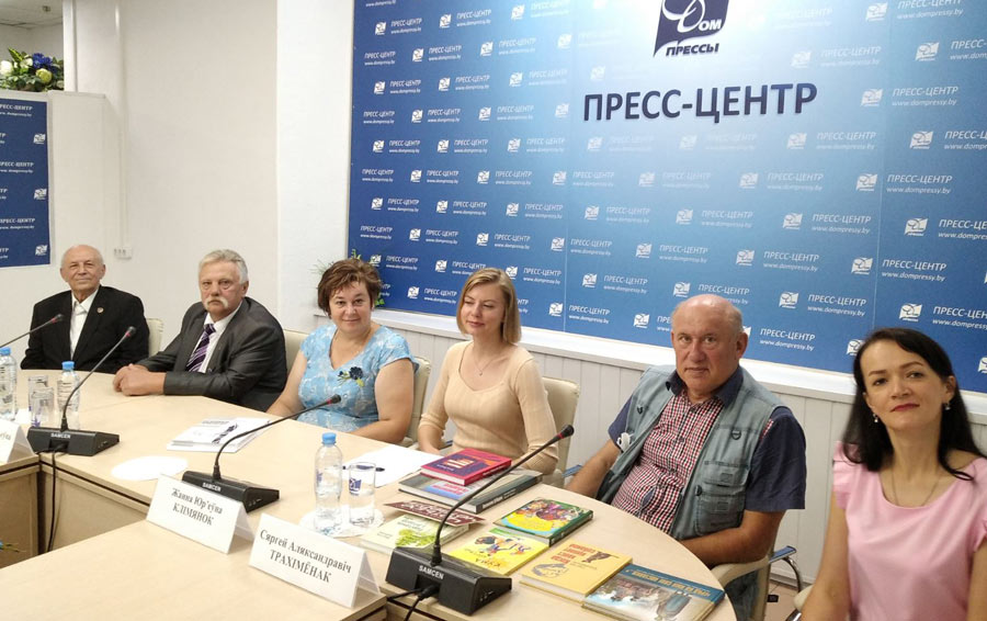 Писатели Могилевской области подготовили ко Дню письменности программу «Нашых сэрцаў адкрытых адзіная мова»