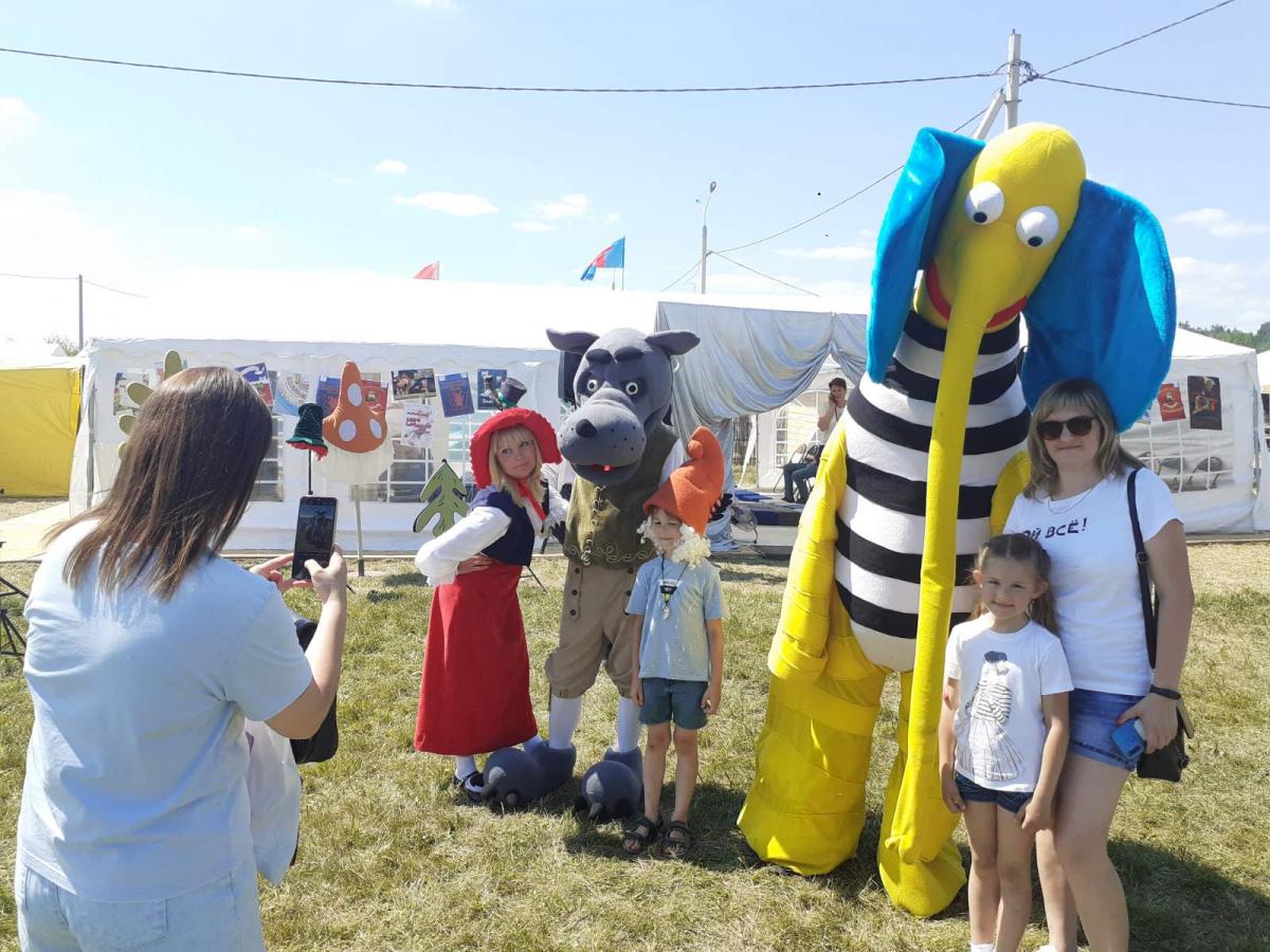 Кукольный театр привез на «Купалье» спектакль и подготовил уличный перфоманс