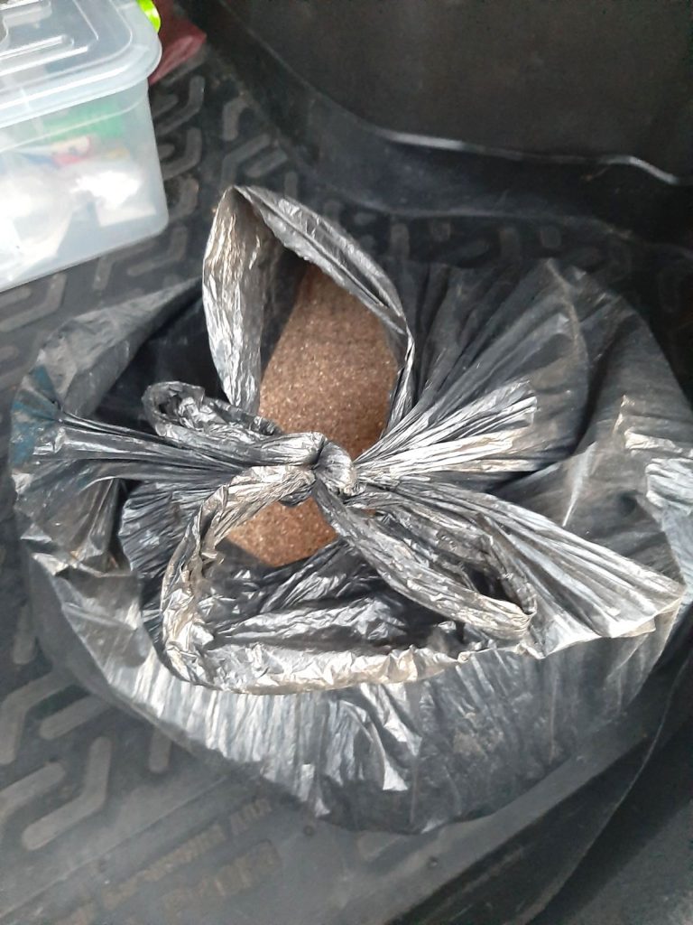 Работница предприятия в Бобруйском районе пыталась вынести комбикорм