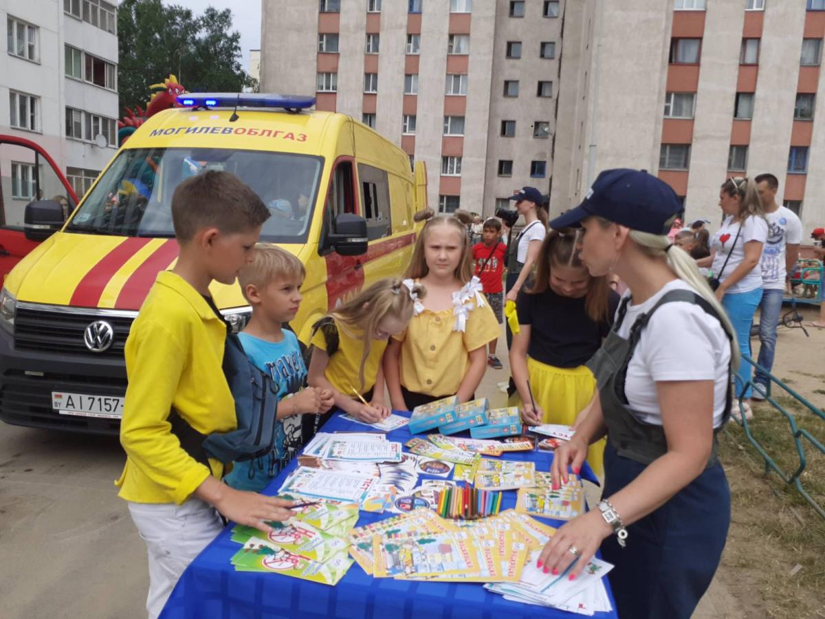 Новую детскую площадку торжественно открыли  по улице Гришина в Могилеве. Фото