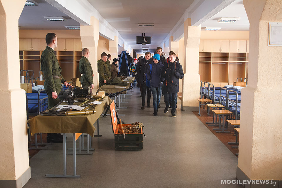 Взаимодействие учреждений образования с воинскими частями в целях военно-патриотического воспитания молодежи необходимо активизировать - прокуратура