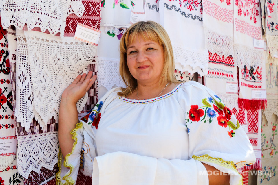 Уникальные рушники представили на Александрии мастерицы из Костюкович