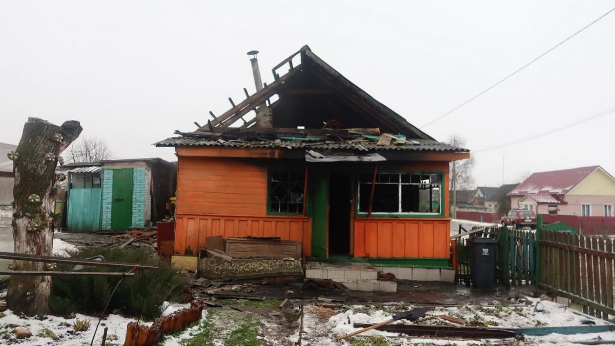 Житель Кричева использовал для розжига печи отработанное машинное масло – случился пожар