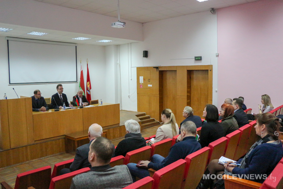 Обсуждение проекта изменений и дополнений в Конституцию Республики Беларусь прошло в Доме печати в Могилеве. Фото