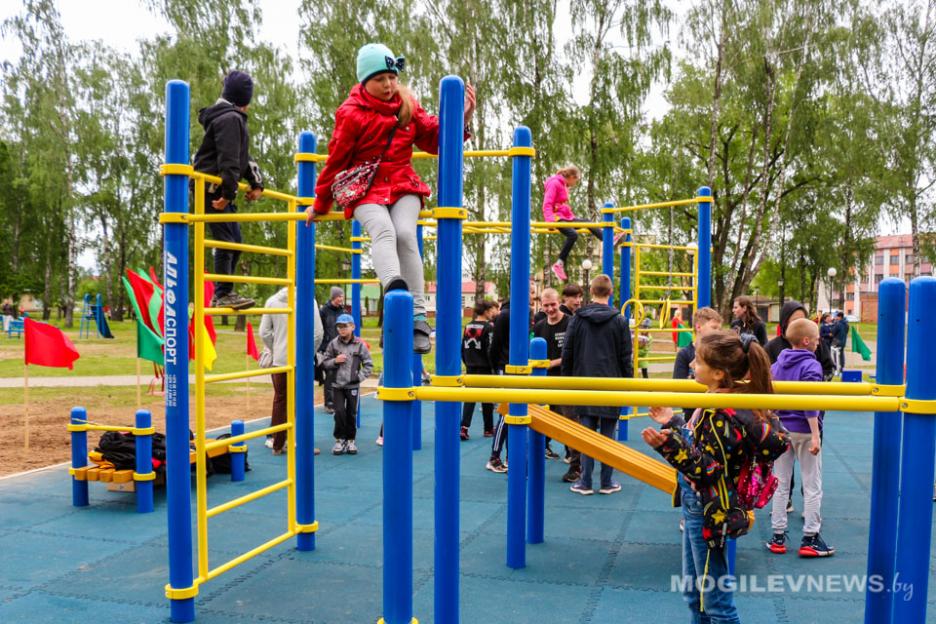 Минтруда напомнило о новых пенсионных гарантиях многодетным матерям