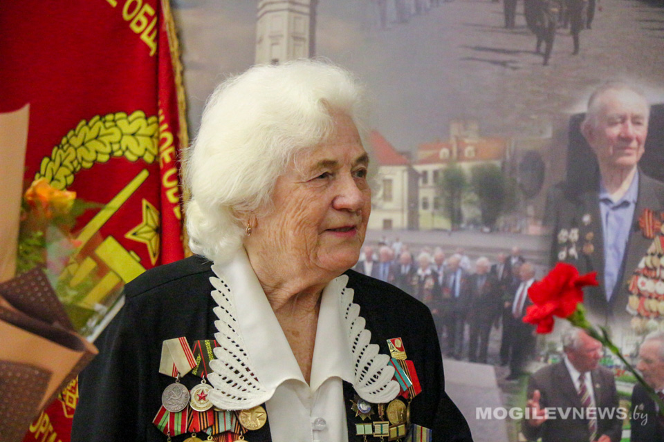 90-летний юбилей отметила блокадница Ленинграда Елизавета Хомченко. Фото