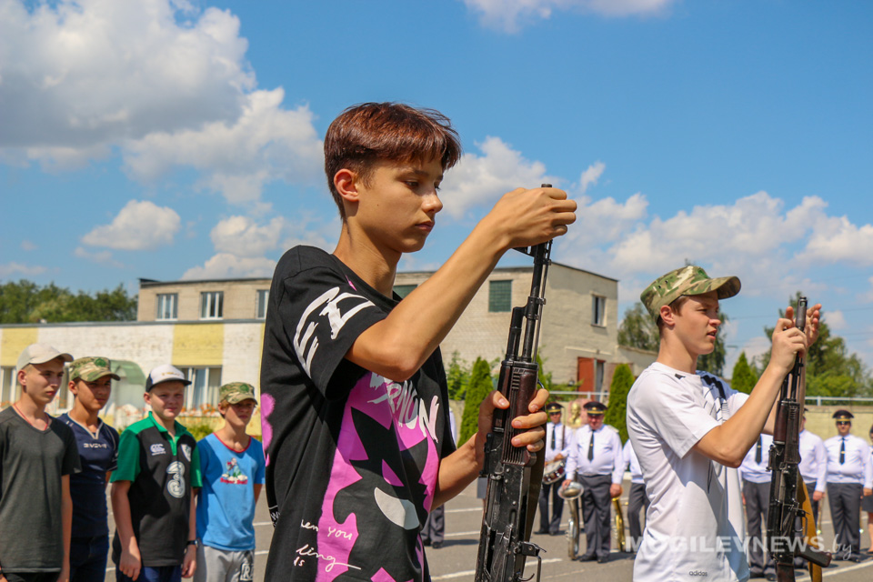 Закрытие смены оздоровительного лагеря «Патриот» прошло в войсковой части 6713. Фото