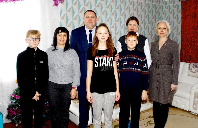 Председатель Климовичского райисполкома Михаил Демидов посетил детский дом семейного типа